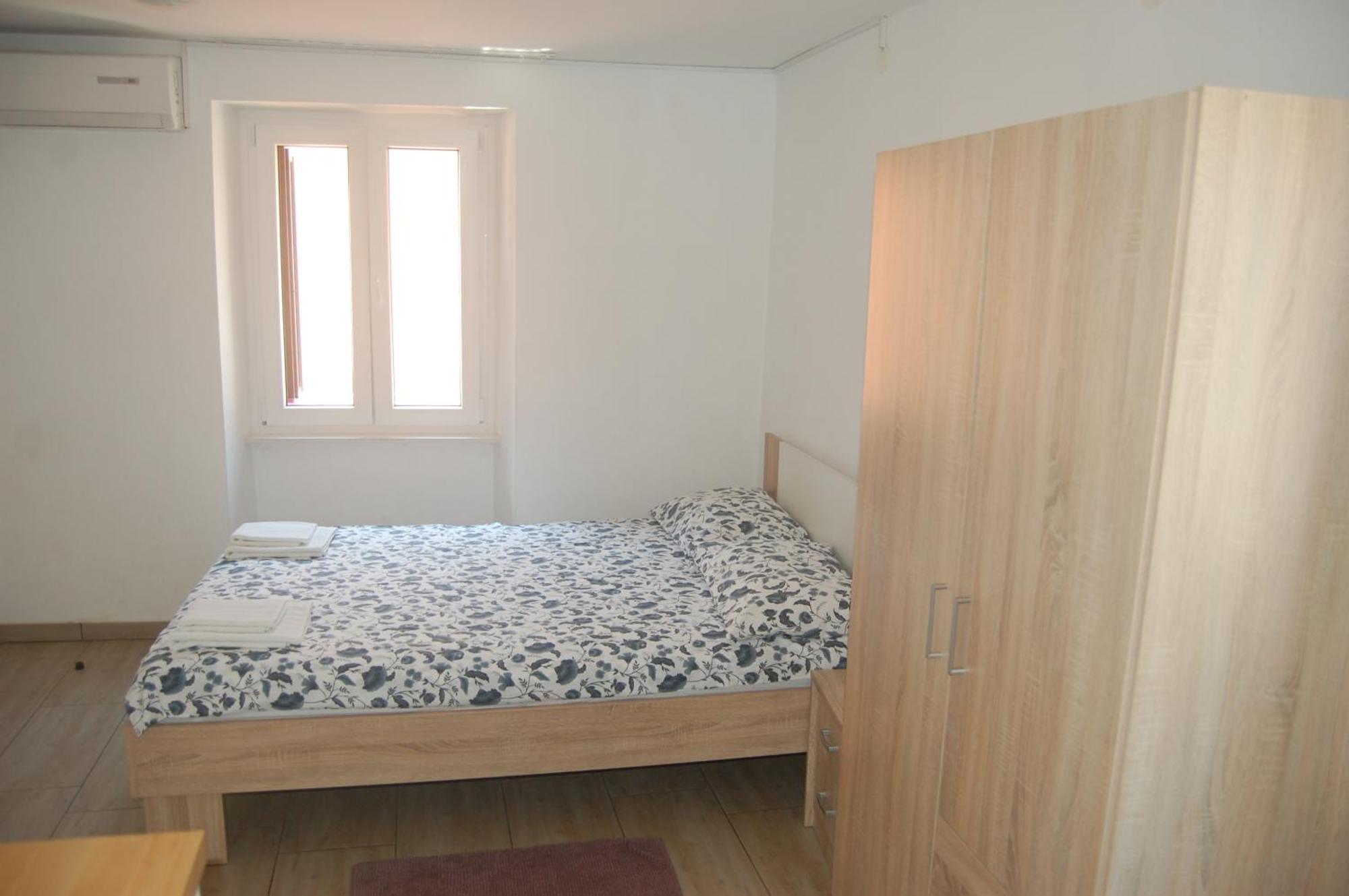 Apartments Dana Ізола Екстер'єр фото