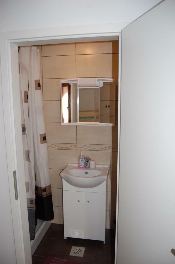 Apartments Dana Ізола Екстер'єр фото